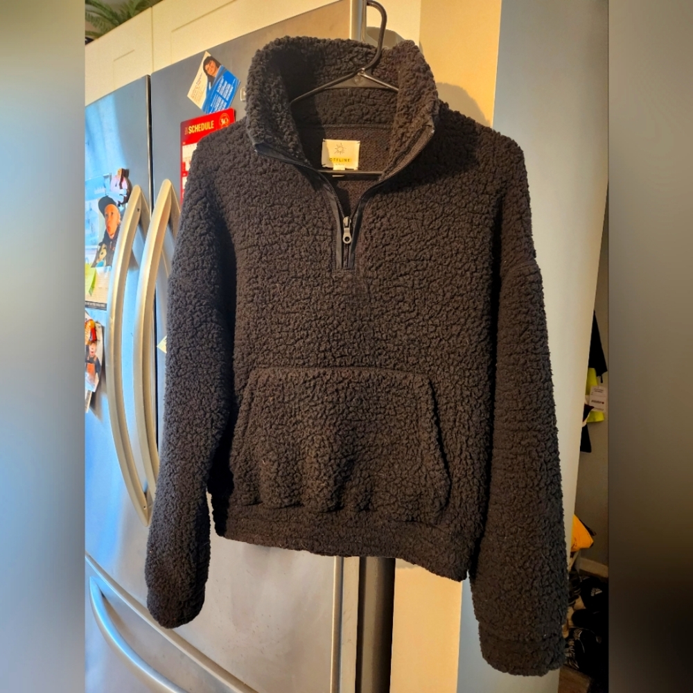 Black 1/4 zip up fleece sweater